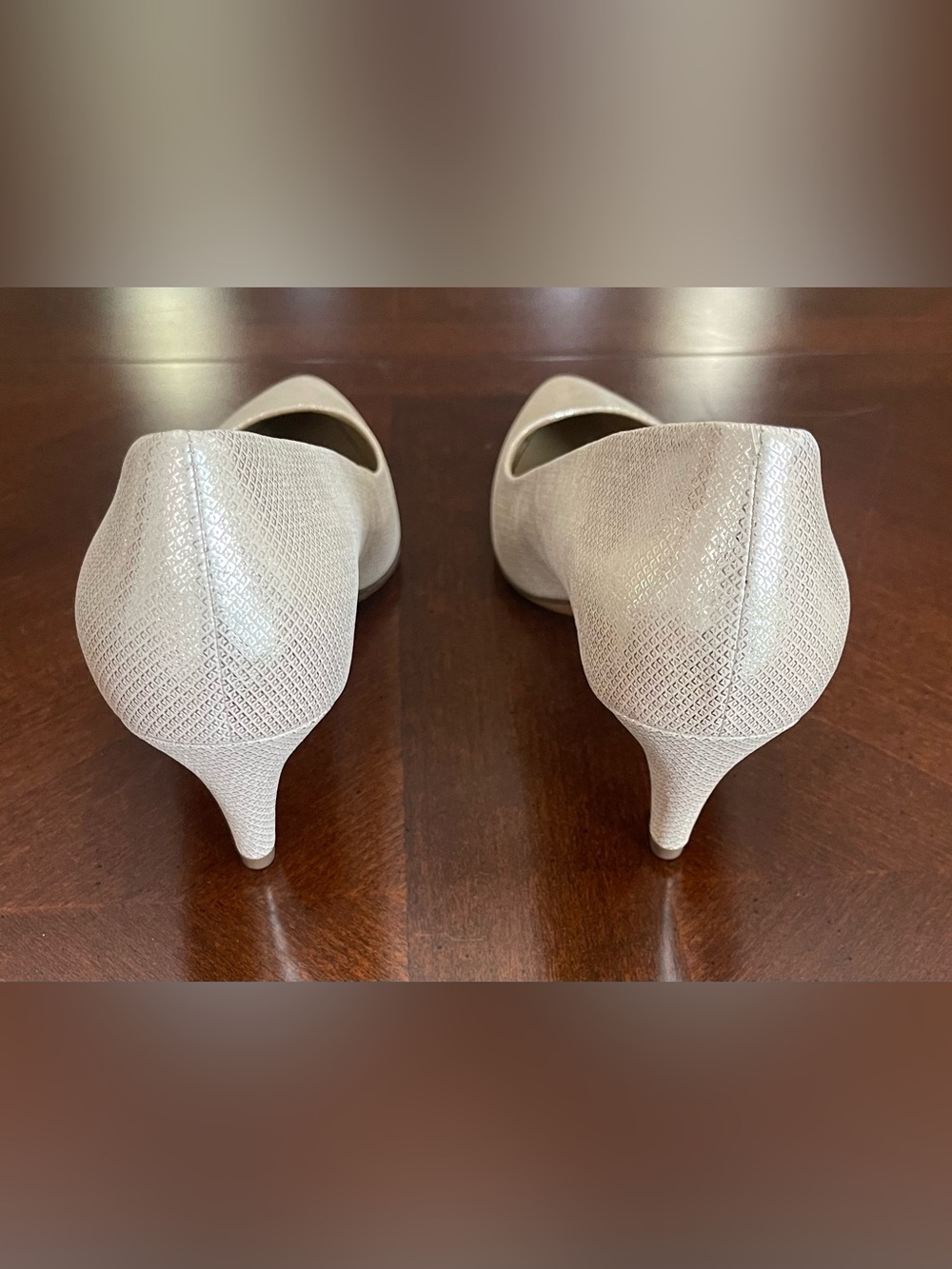 Naturalizer NWT & box Cream Textured Pointed-Toe Pumps - Picture 3 of 5